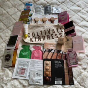 NWT Make-up Bag & 20 Beauty Samples